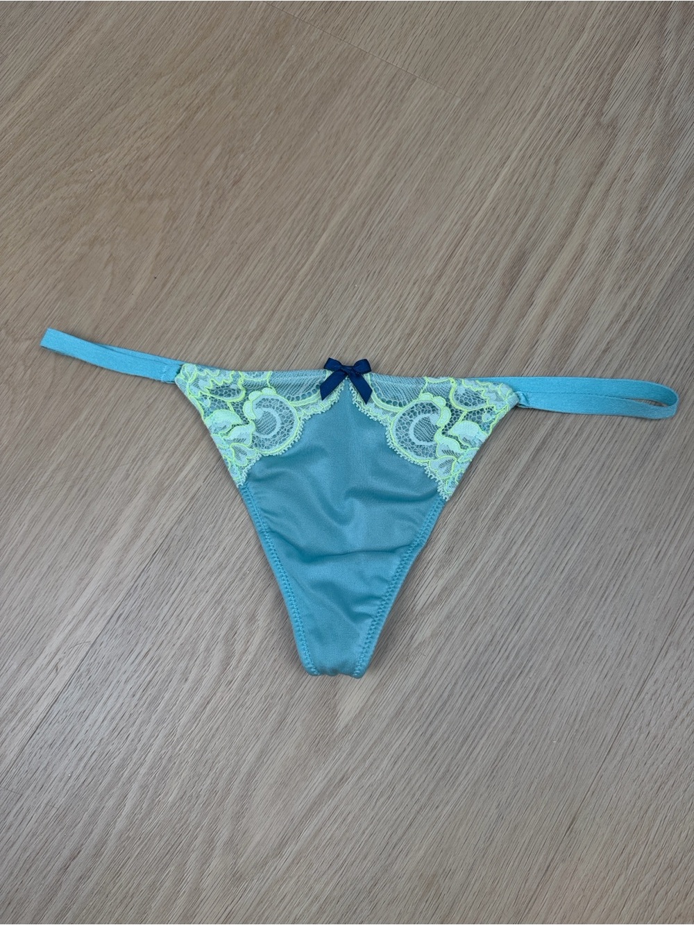 2013 Vintage Victoria’s Secret V-String Thong Panty OS